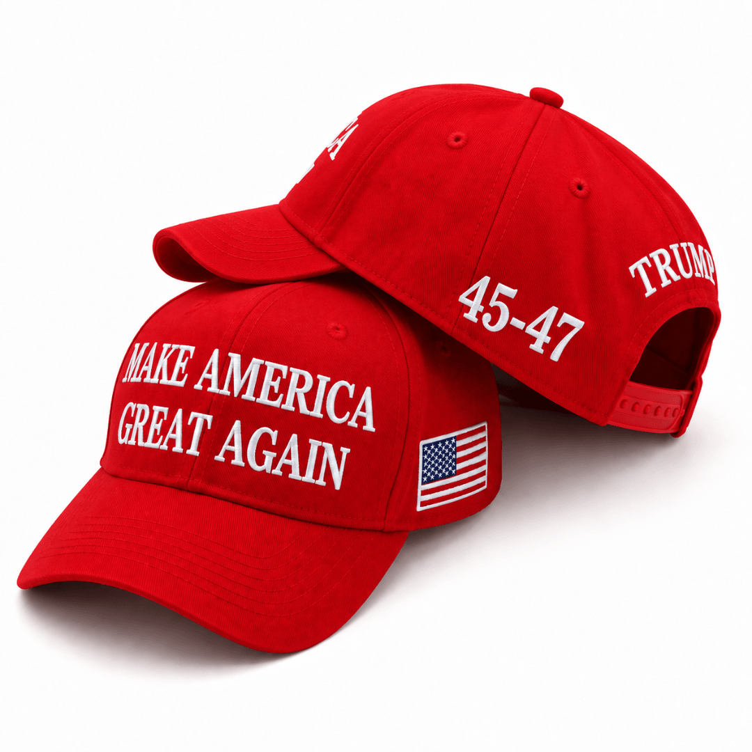 Dois bonés vermelhos mostrando a frente bordada e a parte traseira com “45-47” e “Trump”