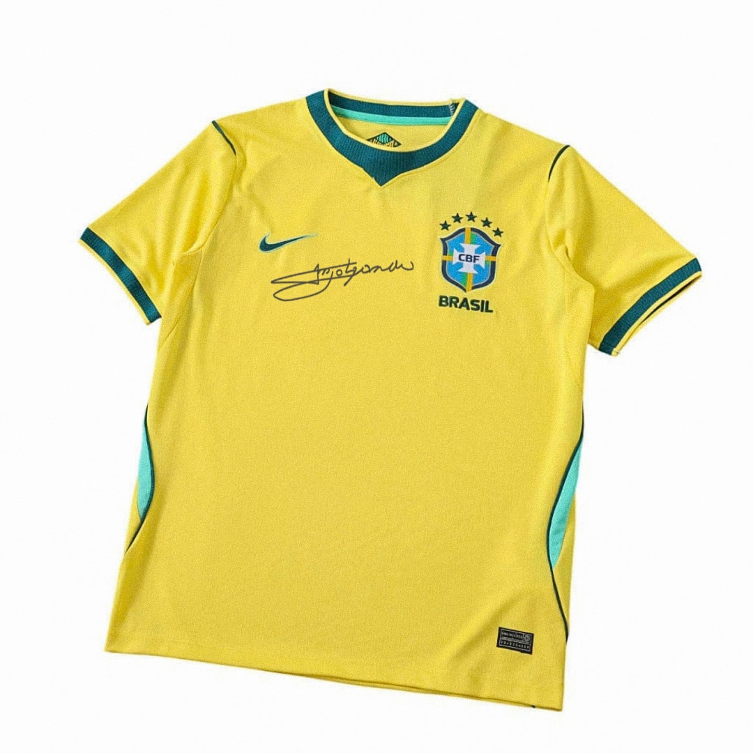 Camisa amarela da Seleção Brasileira 2026 autografada, vista frontal completa