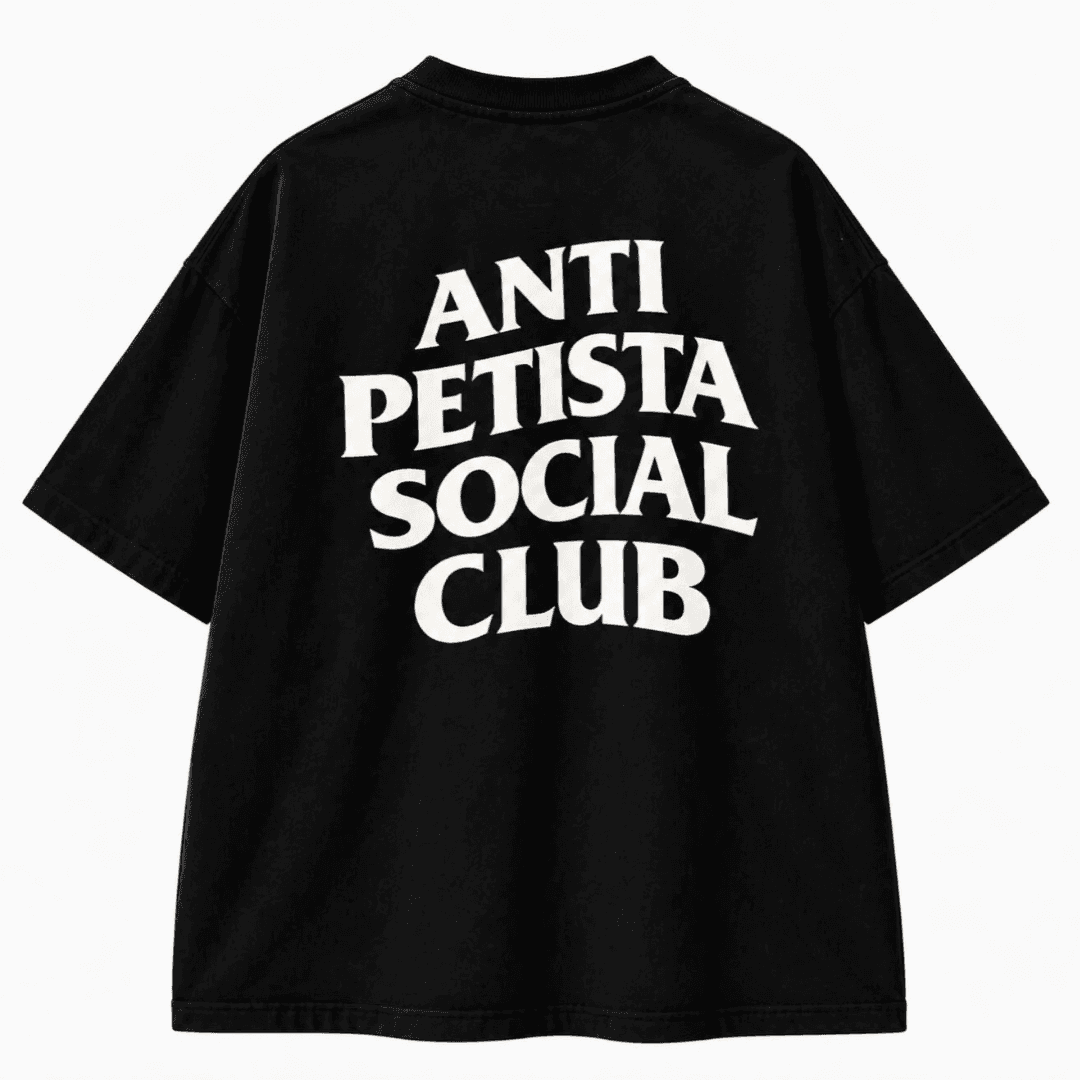 Camiseta preta com estampa Anti Petista Social Club nas costas